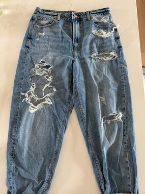 American Eagle Outfitters High Rise Distressed Blue Jeans